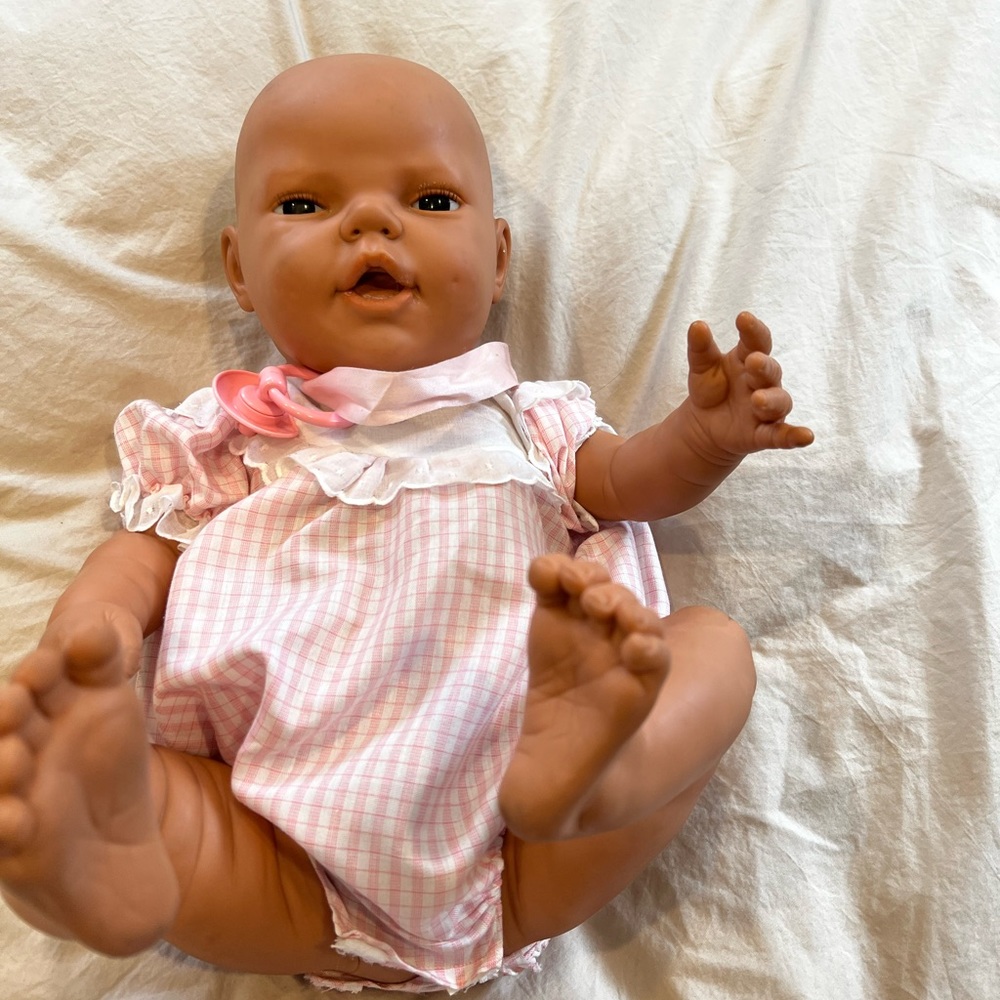 Berjusa 1987 doll. Minor imperfection on back of head, pictured.